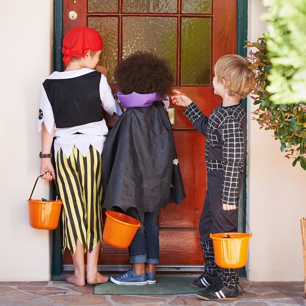 Halloween knocking on door